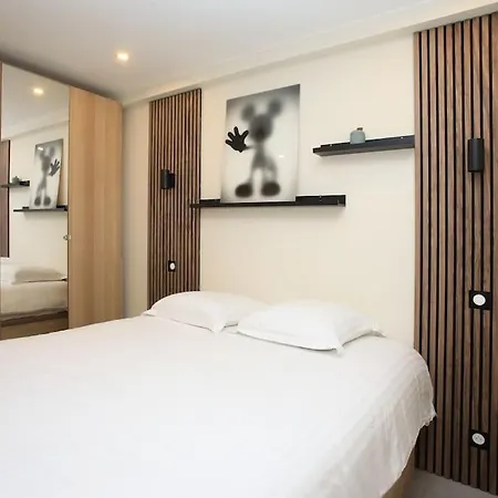 Avec Balcon Supercroisette Apartment